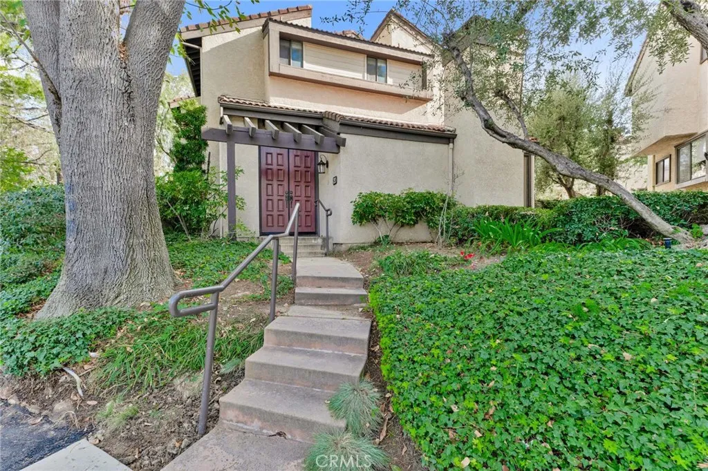 5757 Owensmouth Avenue 20, Woodland Hills, California 91367 home-pic-1