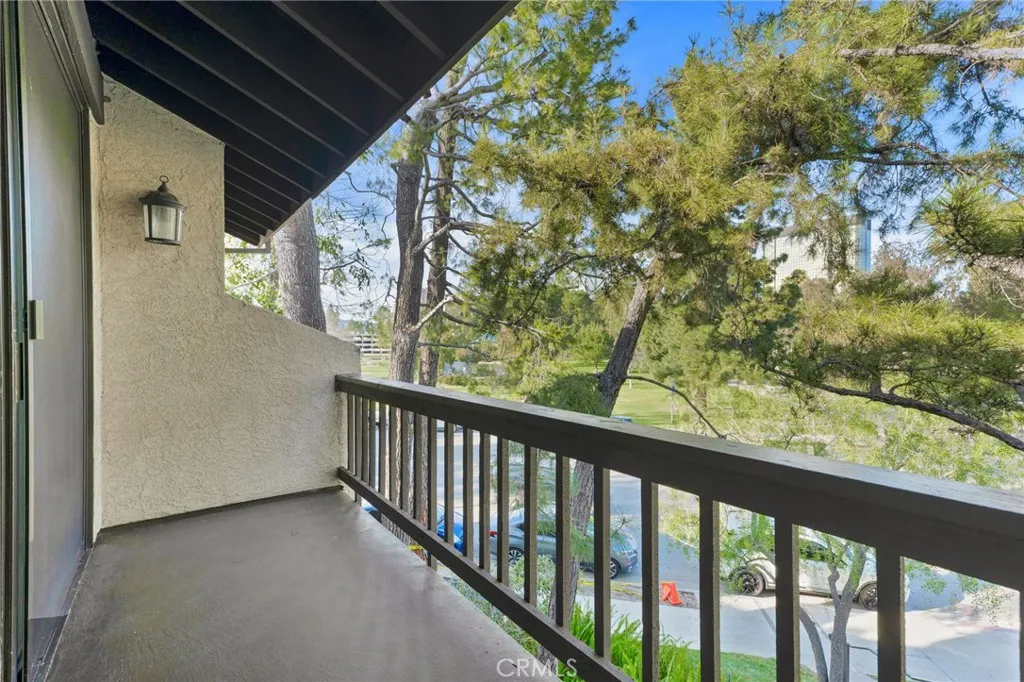 5757 Owensmouth Avenue 20, Woodland Hills, California 91367 home-pic-32