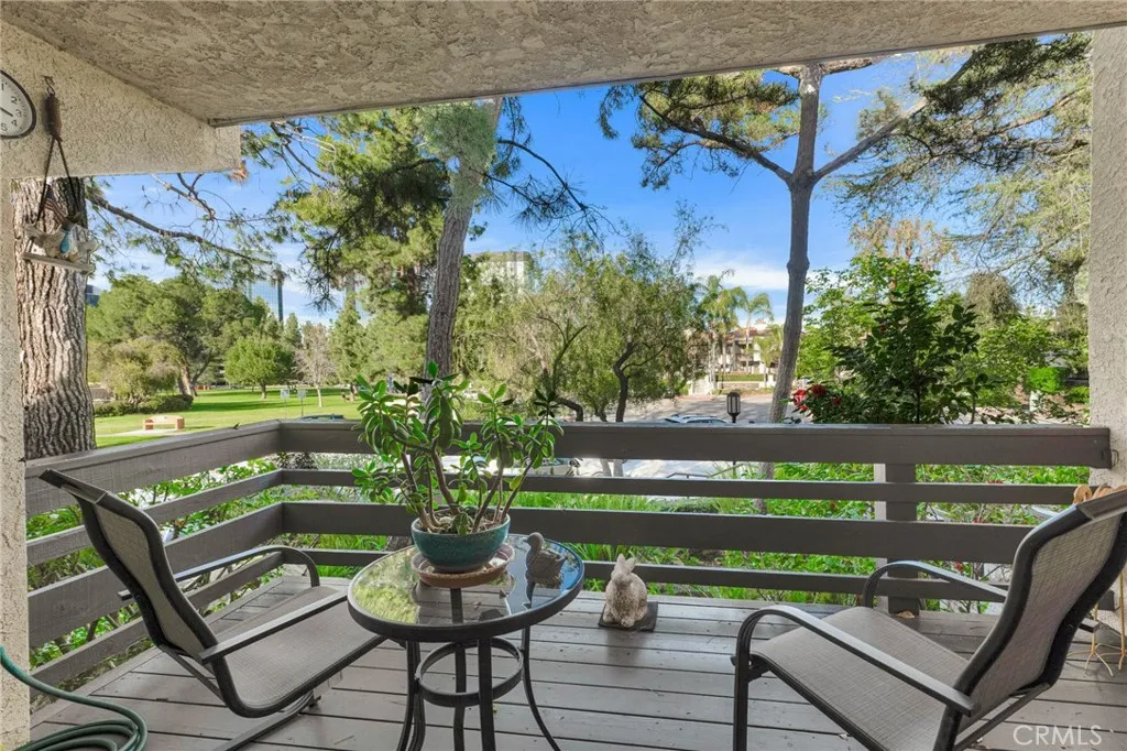 5757 Owensmouth Avenue 20, Woodland Hills, California 91367 home-pic-24