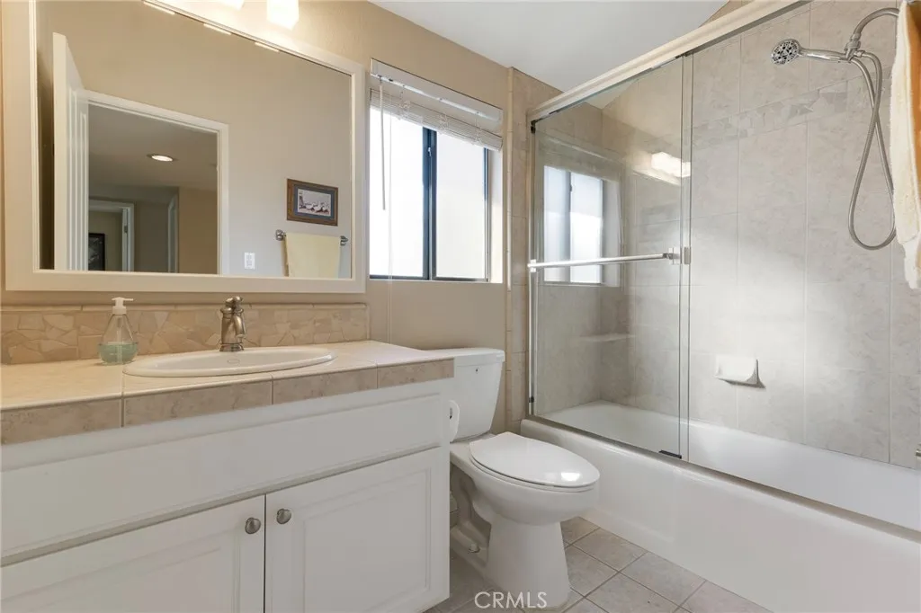 5757 Owensmouth Avenue 20, Woodland Hills, California 91367 home-pic-40