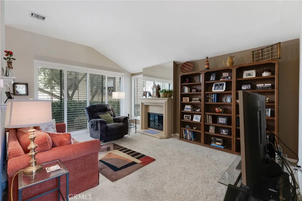 5757 Owensmouth Avenue 20, Woodland Hills, California 91367 home-pic-8