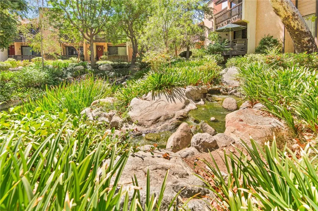 5757 Owensmouth Avenue 20, Woodland Hills, California 91367 home-pic-47