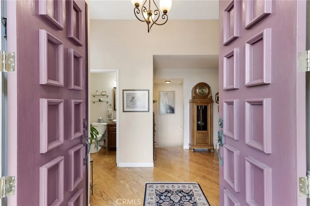 5757 Owensmouth Avenue 20, Woodland Hills, California 91367 home-pic-5
