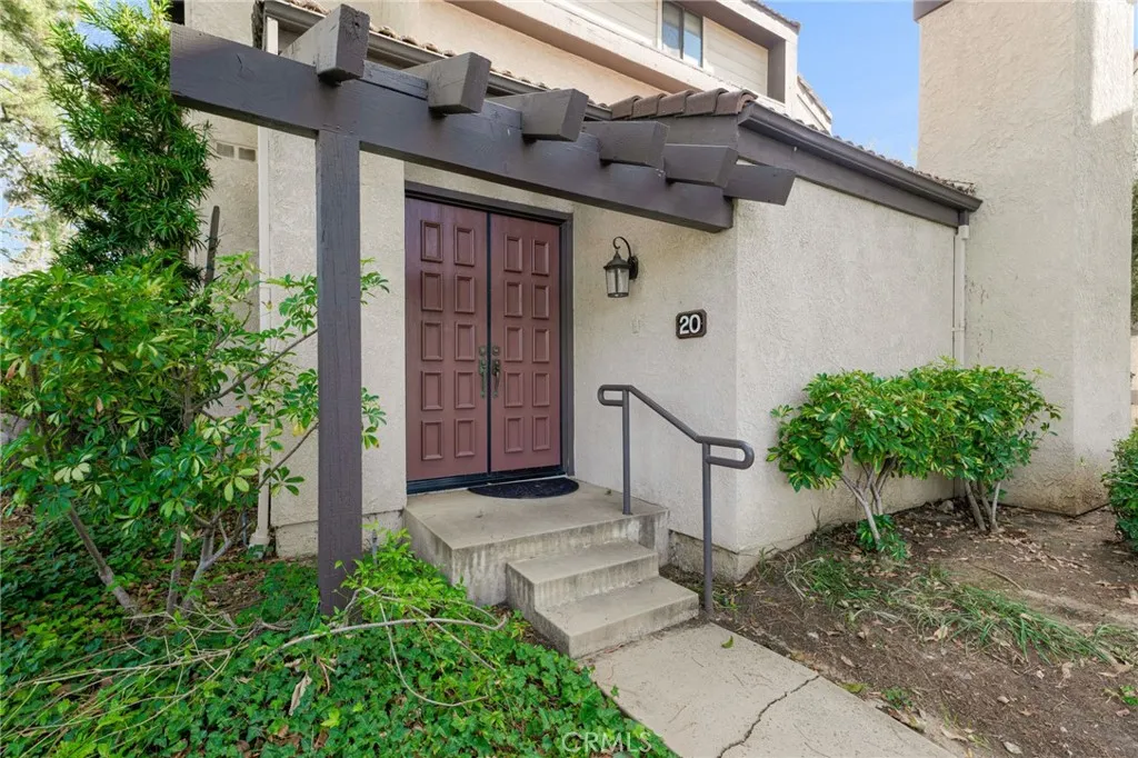 5757 Owensmouth Avenue 20, Woodland Hills, California 91367 home-pic-2