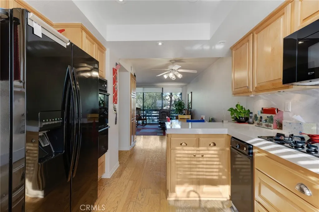 5757 Owensmouth Avenue 20, Woodland Hills, California 91367 home-pic-20