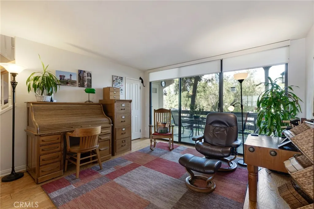 5757 Owensmouth Avenue 20, Woodland Hills, California 91367 home-pic-22