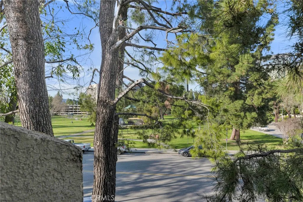 5757 Owensmouth Avenue 20, Woodland Hills, California 91367 home-pic-33