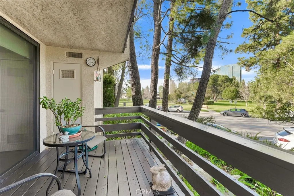 5757 Owensmouth Avenue 20, Woodland Hills, California 91367 home-pic-25
