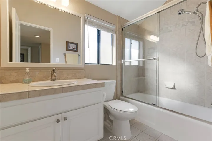 5757 Owensmouth Avenue 20, Woodland Hills, California 91367