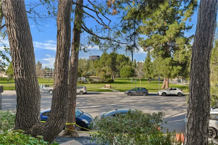 5757 Owensmouth Avenue 20, Woodland Hills, California 91367