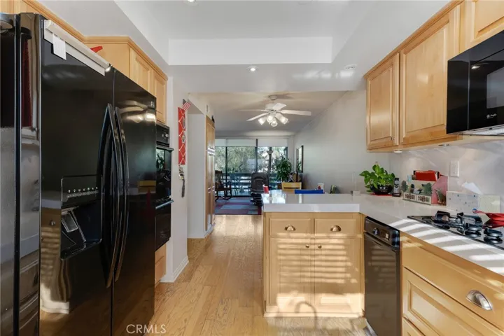 5757 Owensmouth Avenue 20, Woodland Hills, California 91367