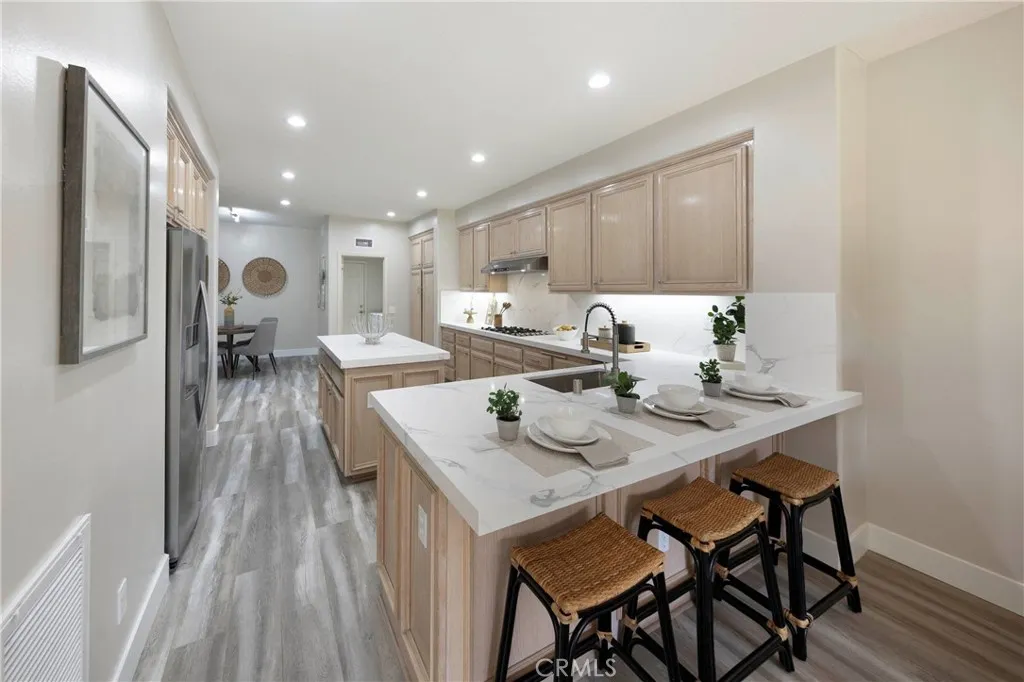 28 Brigmore Aisle, Irvine, California 92603 home-pic-14