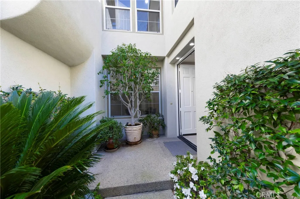 28 Brigmore Aisle, Irvine, California 92603 home-pic-5