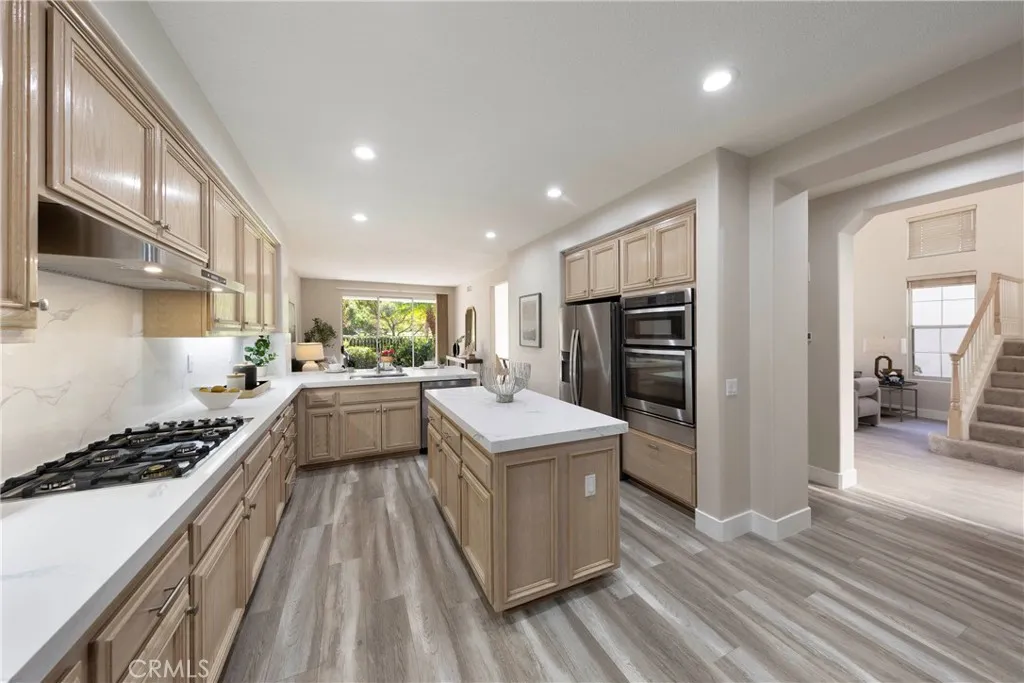 28 Brigmore Aisle, Irvine, California 92603 home-pic-17