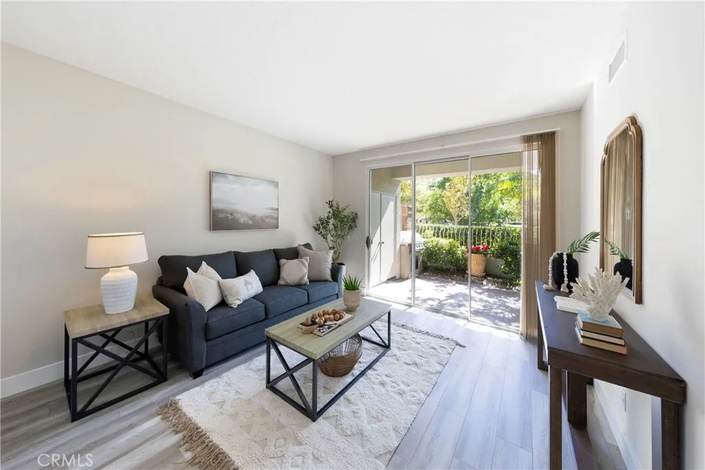 28 Brigmore Aisle, Irvine, California 92603 home-pic-12