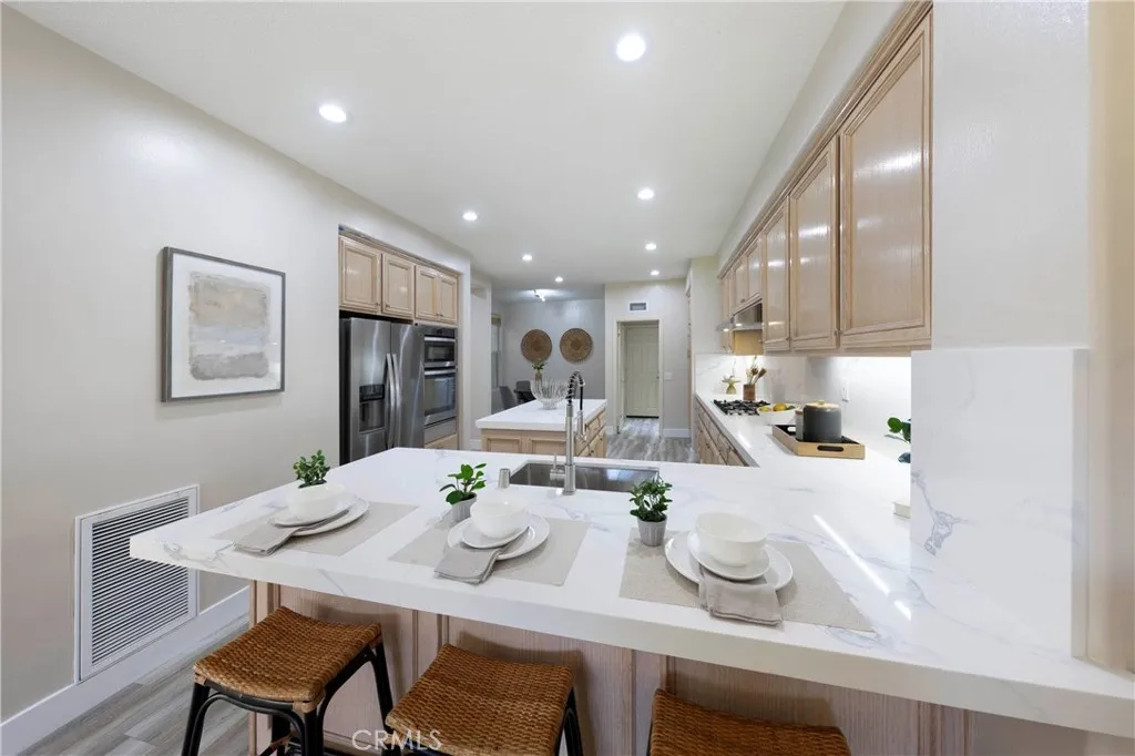 28 Brigmore Aisle, Irvine, California 92603 home-pic-15