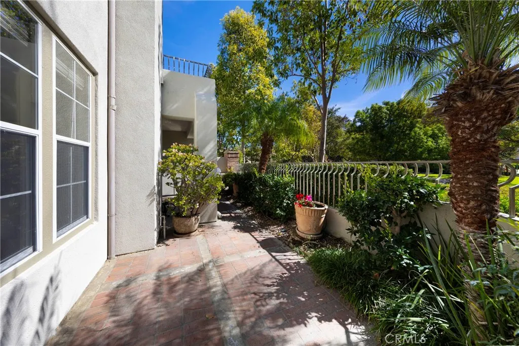 28 Brigmore Aisle, Irvine, California 92603 home-pic-35