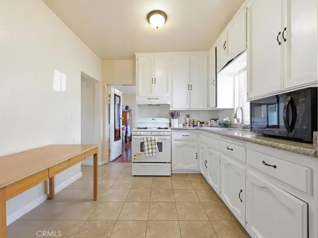 708 Eastern kitchen (Photo enhanced)