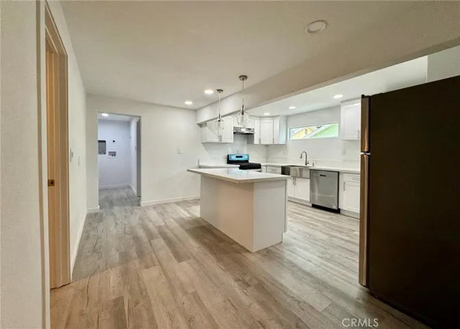 Kitchen w/island