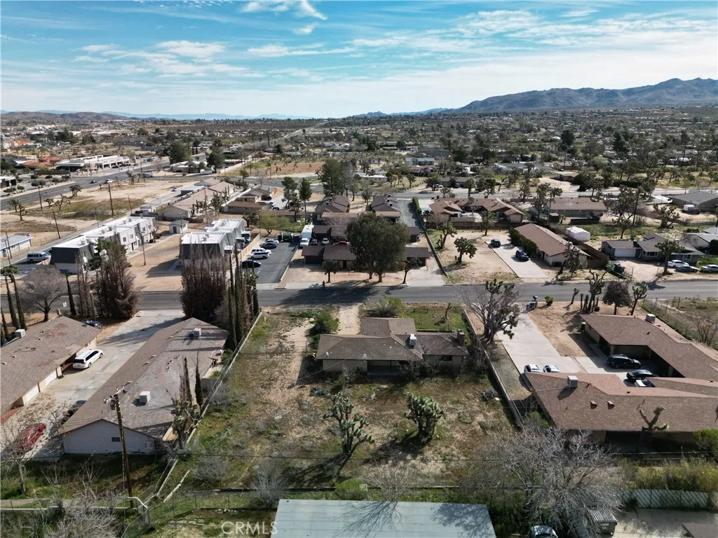 7380 Dumosa, Yucca Valley, California 92284 home-pic-30