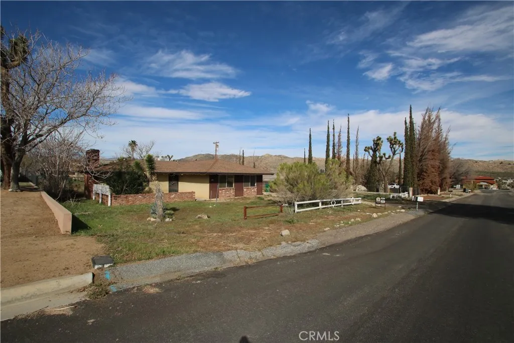 7380 Dumosa, Yucca Valley, California 92284 home-pic-39