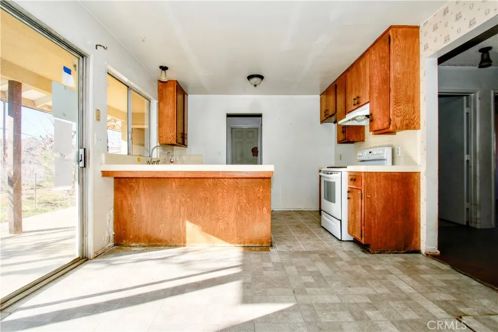 7380 Dumosa, Yucca Valley, California 92284 home-pic-10