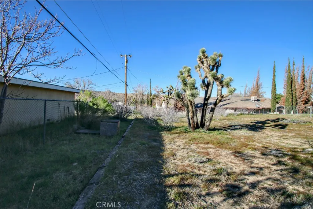 7380 Dumosa, Yucca Valley, California 92284 home-pic-42