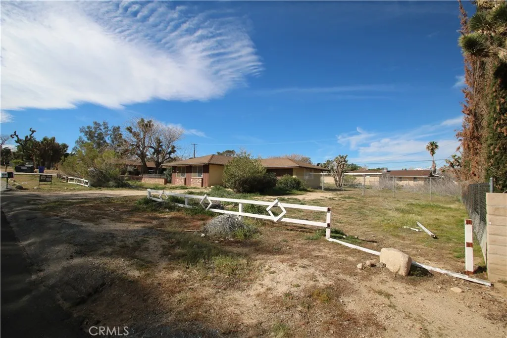 7380 Dumosa, Yucca Valley, California 92284 home-pic-36