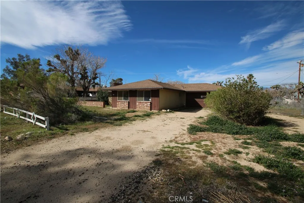 7380 Dumosa, Yucca Valley, California 92284 home-pic-37