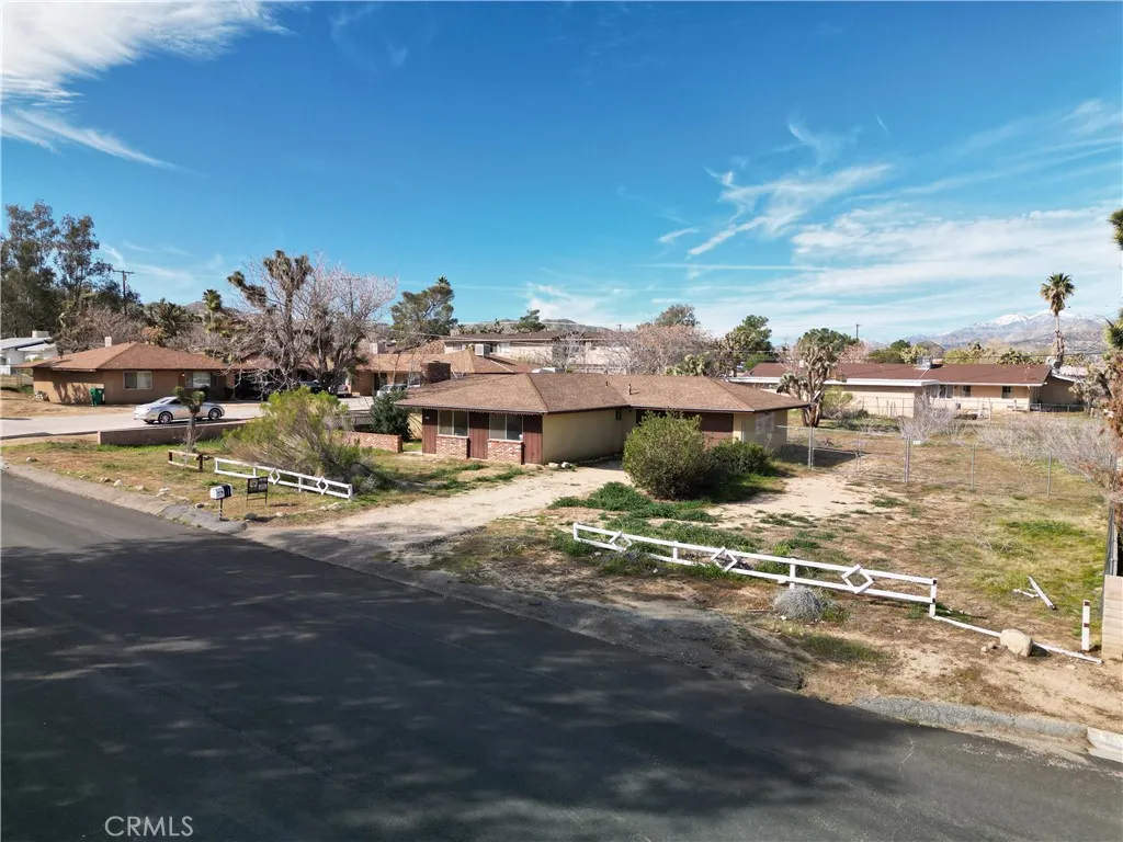 7380 Dumosa, Yucca Valley, California 92284 home-pic-24