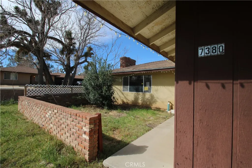 7380 Dumosa, Yucca Valley, California 92284 home-pic-1
