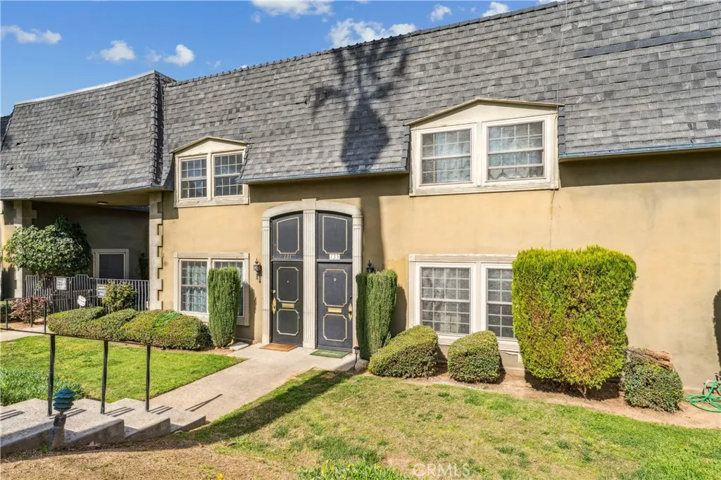 135 E Cypress Avenue, Redlands, California 92373 home-pic-2