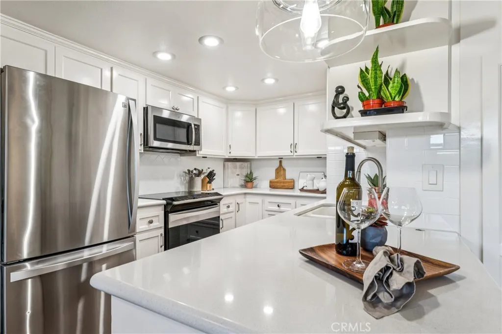 135 E Cypress Avenue, Redlands, California 92373 home-pic-14