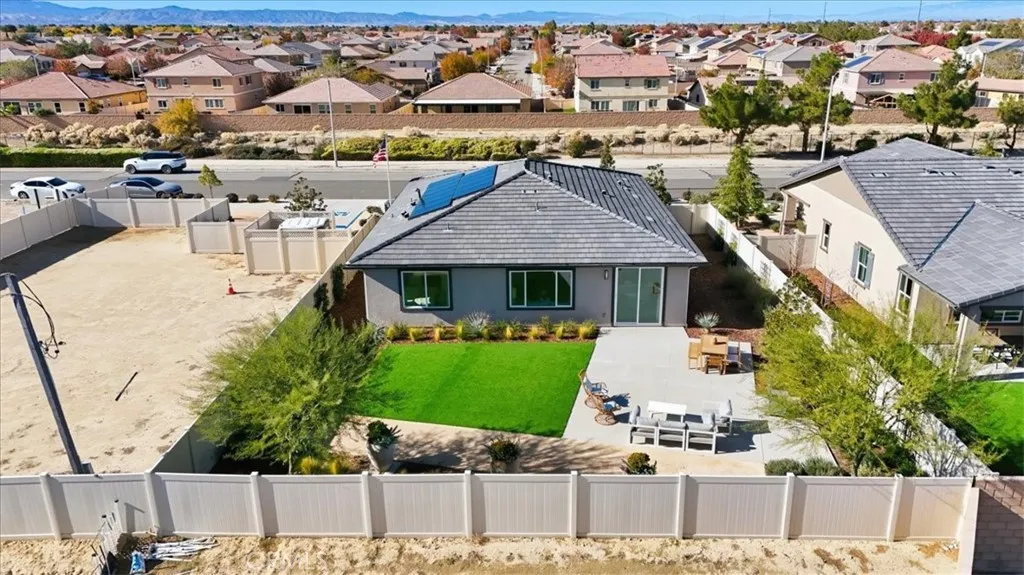 3223 E Avenue J-4 Drive, Lancaster, California 93535 home-pic-32