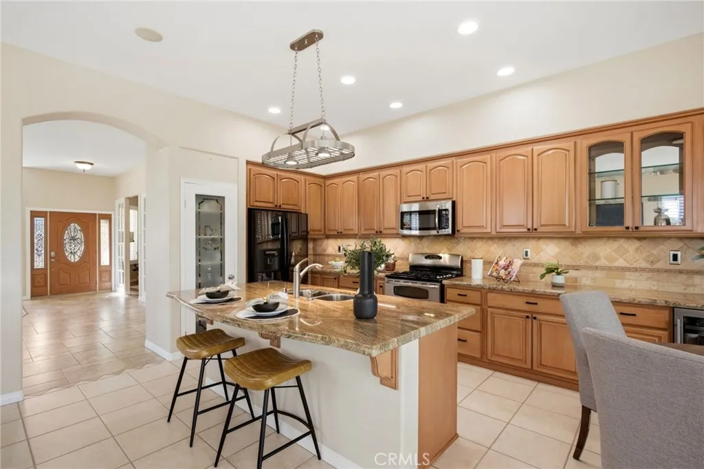 42715 Mountain Shadow Road, Murrieta, California 92562 home-pic-18