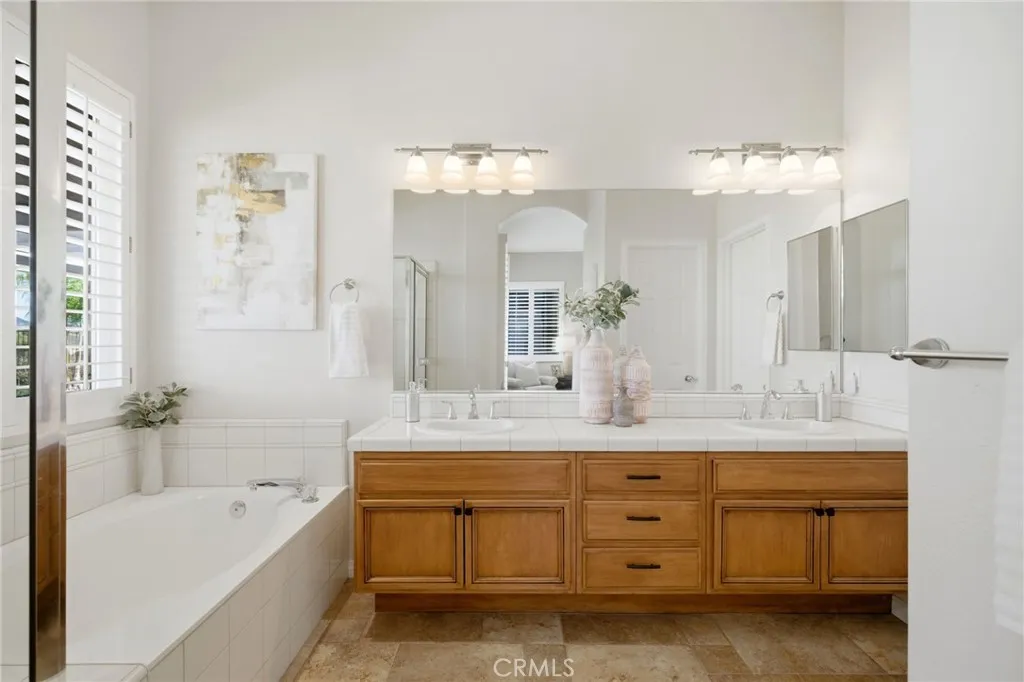 42715 Mountain Shadow Road, Murrieta, California 92562 home-pic-33