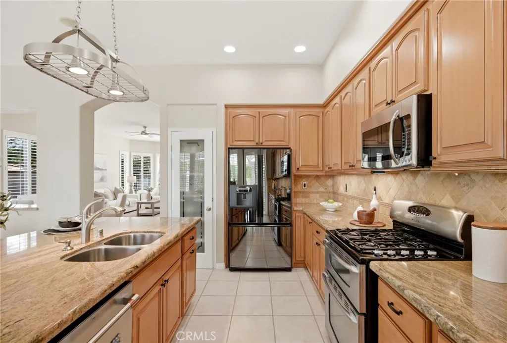 42715 Mountain Shadow Road, Murrieta, California 92562 home-pic-21