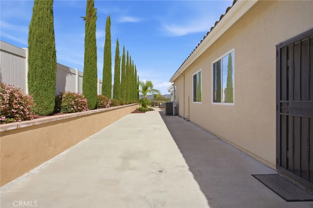 42715 Mountain Shadow Road, Murrieta, California 92562 home-pic-44