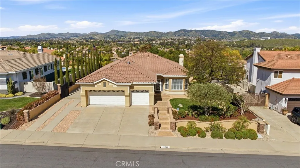 42715 Mountain Shadow Road, Murrieta, California 92562 home-pic-1