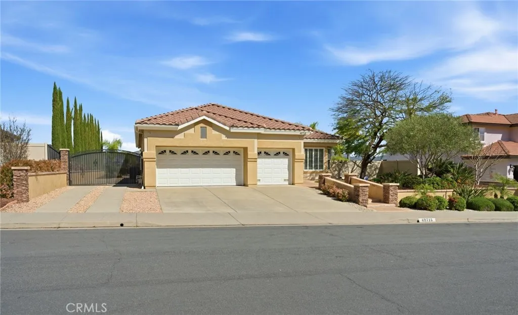 42715 Mountain Shadow Road, Murrieta, California 92562 home-pic-2
