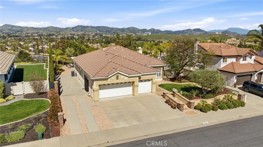 42715 Mountain Shadow Road, Murrieta, California 92562 home-pic-5
