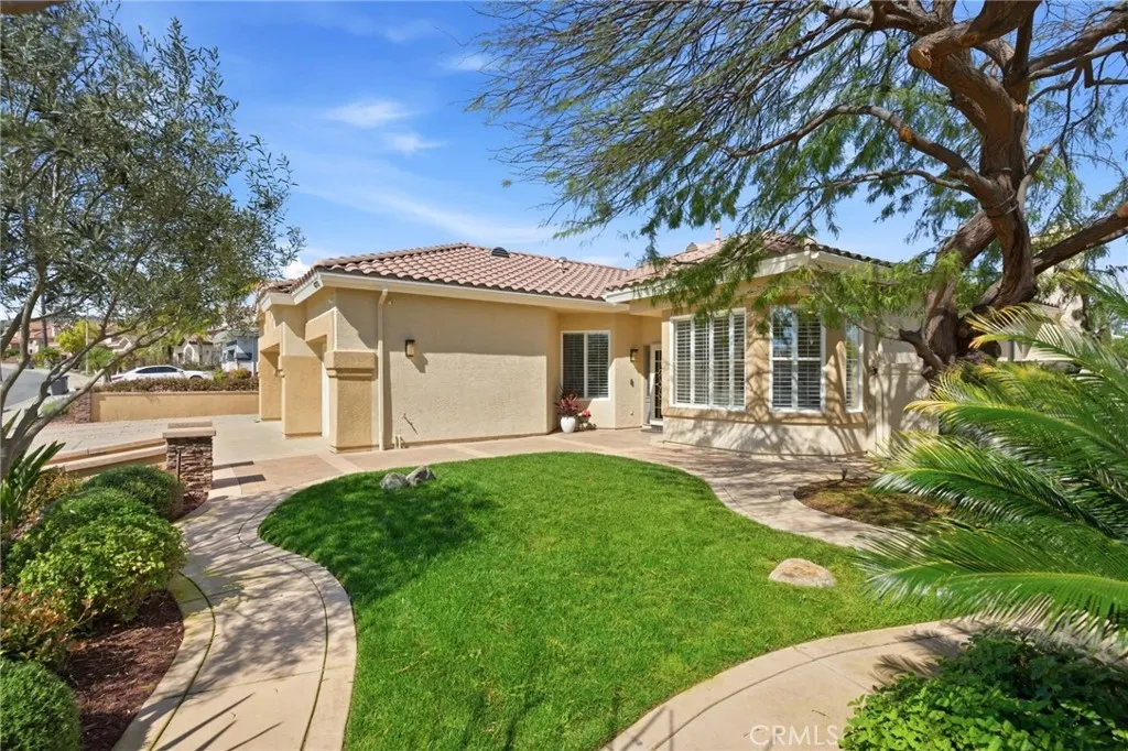 42715 Mountain Shadow Road, Murrieta, California 92562 home-pic-4