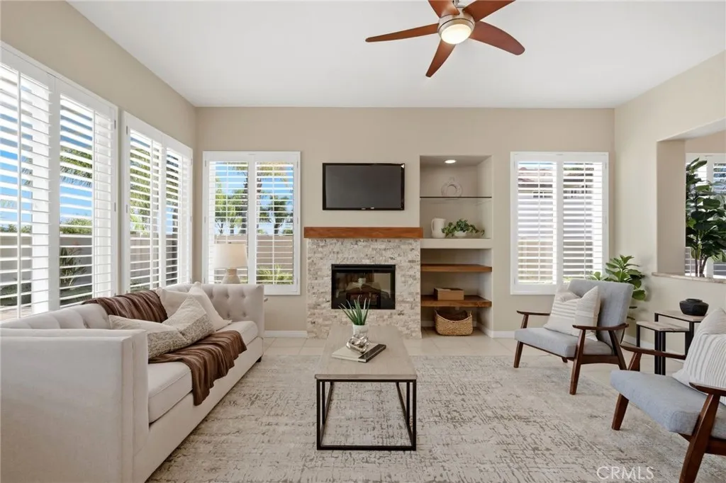 42715 Mountain Shadow Road, Murrieta, California 92562 home-pic-16