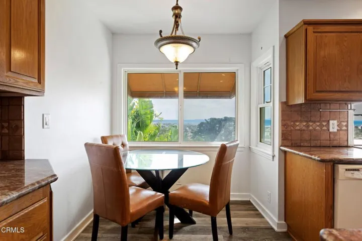 22-Breakfast Area