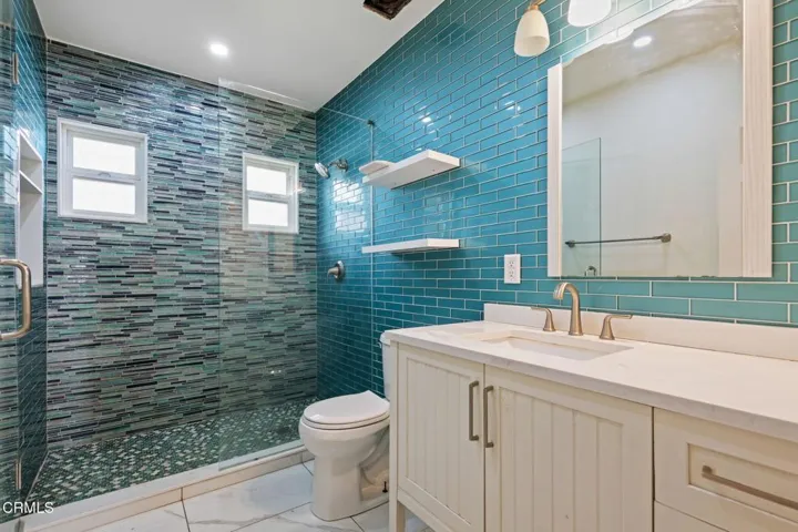 26-Upstairs Bathroom