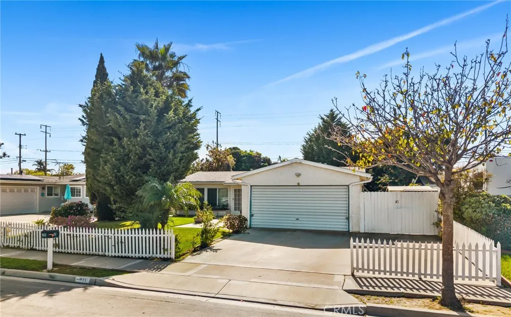 911 Darrell Street, Costa Mesa, California 92627 home-pic-1