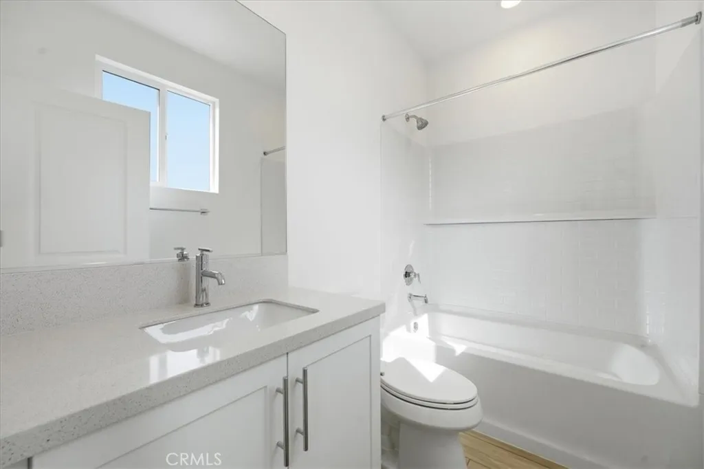 3rd Floor Secondary Bedroom with En-suite Full Bathroom
