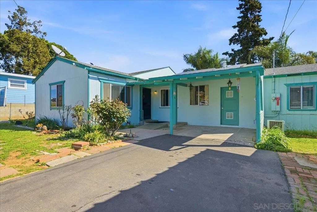 214 Summit Ave, Fallbrook, California 92028 home-pic-1