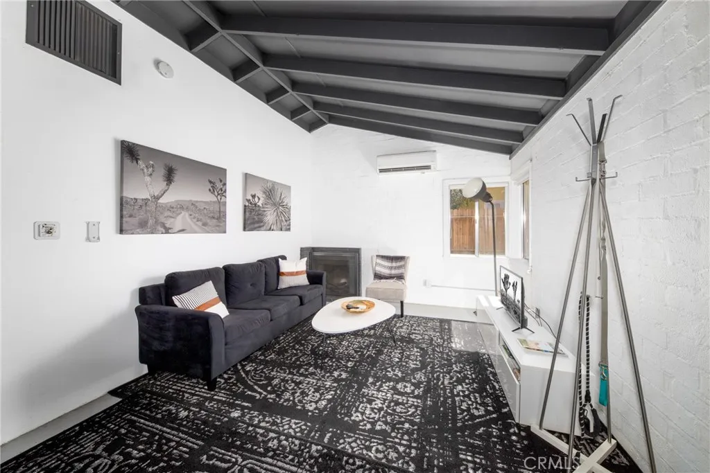 6443 Valley View Street, Joshua Tree, California 92252 home-pic-6