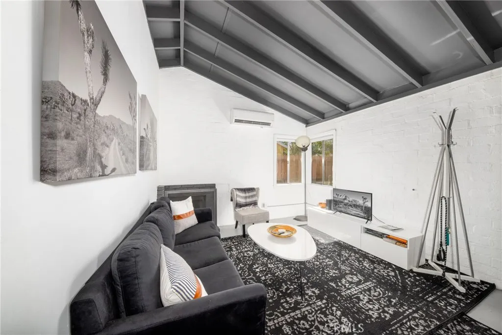6443 Valley View Street, Joshua Tree, California 92252 home-pic-7